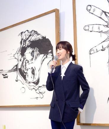 而为此她也是在韩国办了很多次自己的画展,而在这方面具惠善也并不是