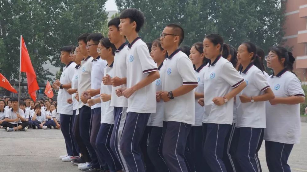 修武实验高中举行高二军训闭训仪式