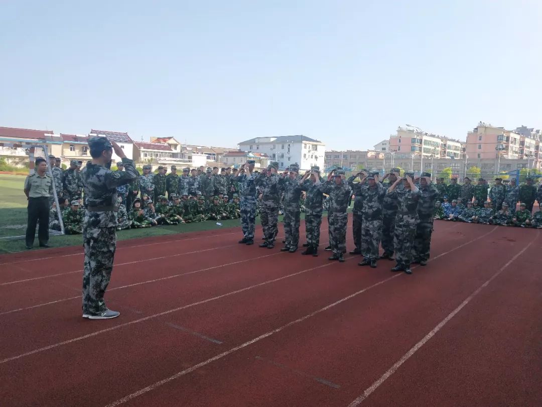 青春飞扬,激情绽放——安丰中学新生军训开训