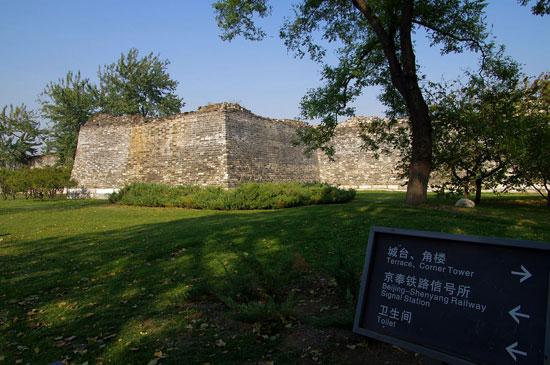 沈阳300年前的老城墙见证了盛京皇城的荣光如今却进了垃圾场