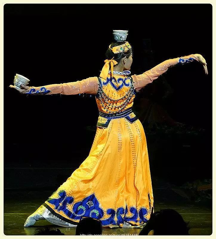 民族艺术|蒙古族舞蹈——蛊碗舞_酒盅