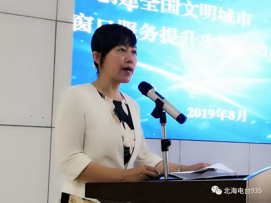 卓英子要求,全市窗口部门和工作人员要把一流的服务展现在窗口,坚持以