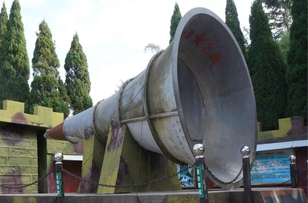 大嶝岛民风淳朴,有对台小额商品交易市场和英雄三岛战地观光园,园内建