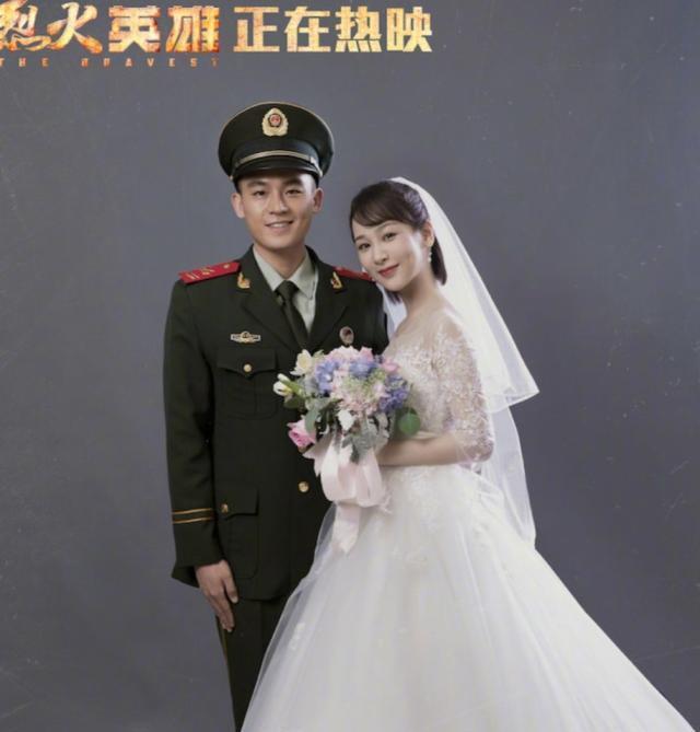 杨紫又带火一男星现身机场人气爆棚网友下一个男友
