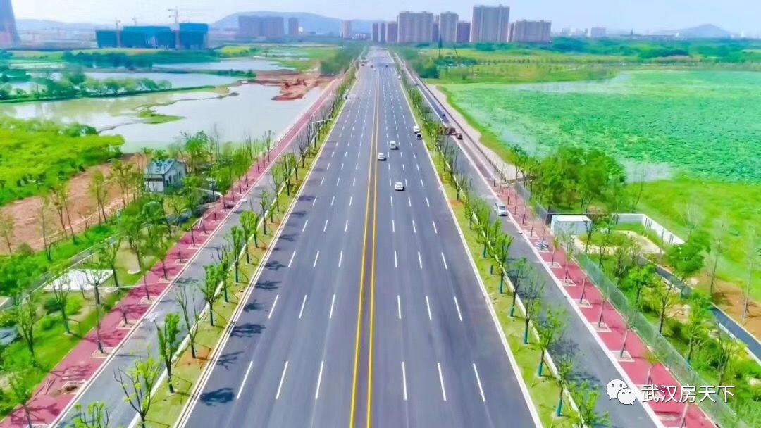 武汉三镇的23个场馆),地铁8号线三期工程的提前通车,黄家湖地铁小镇的