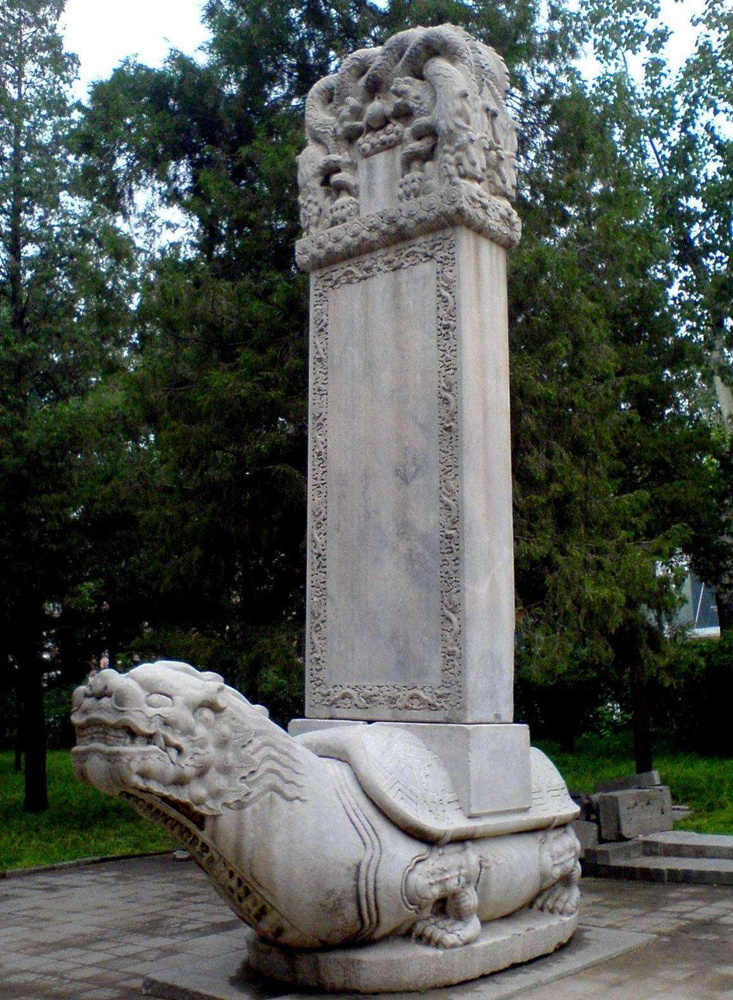 老六赑屃有很多名字,霸下,龟趺,填下,龙龟等等.从其名可知,其母为龟.