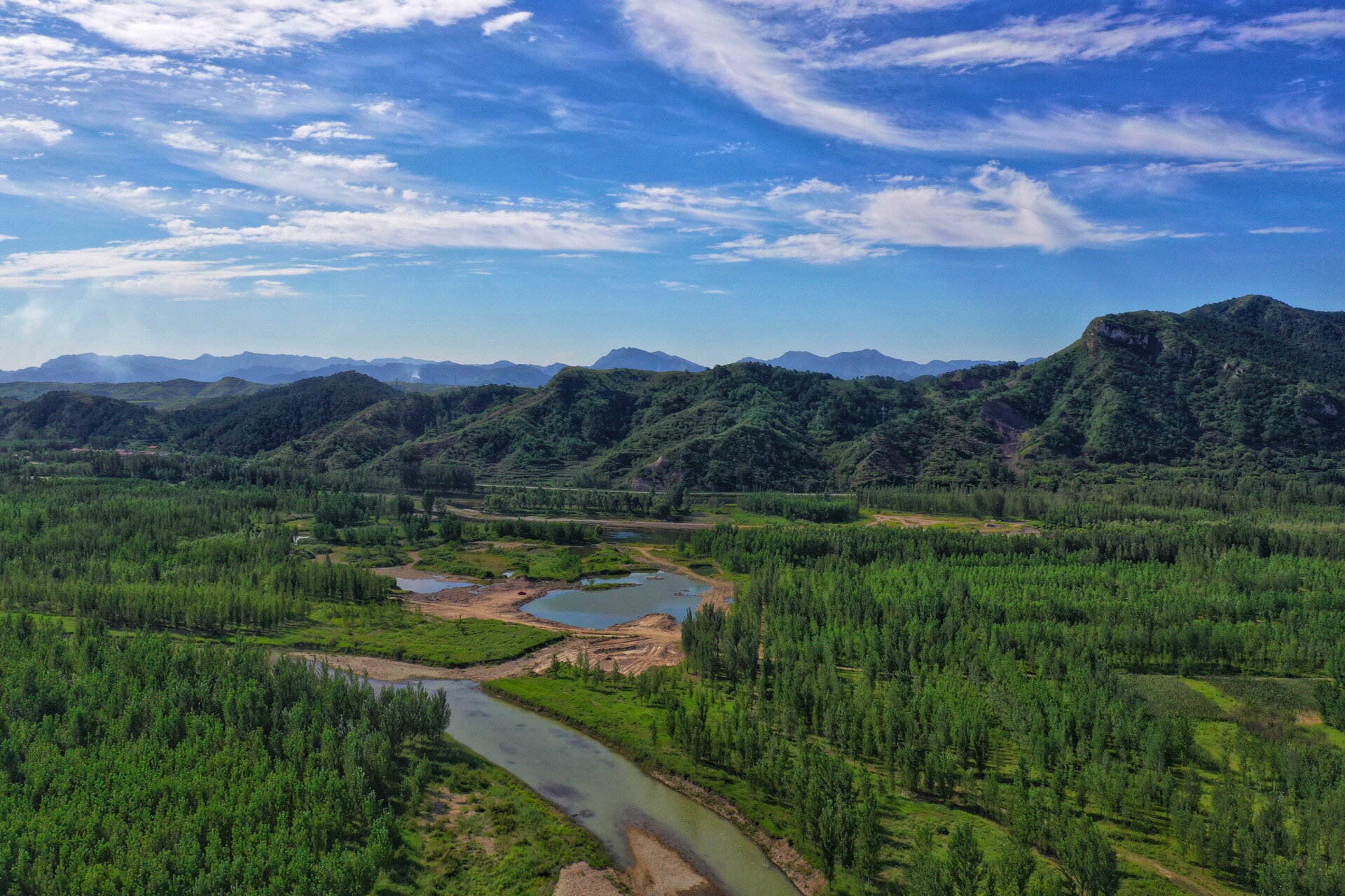 2019年8月23日河北迁西:矿区变景区8月23日,附近居民在长河带状公园