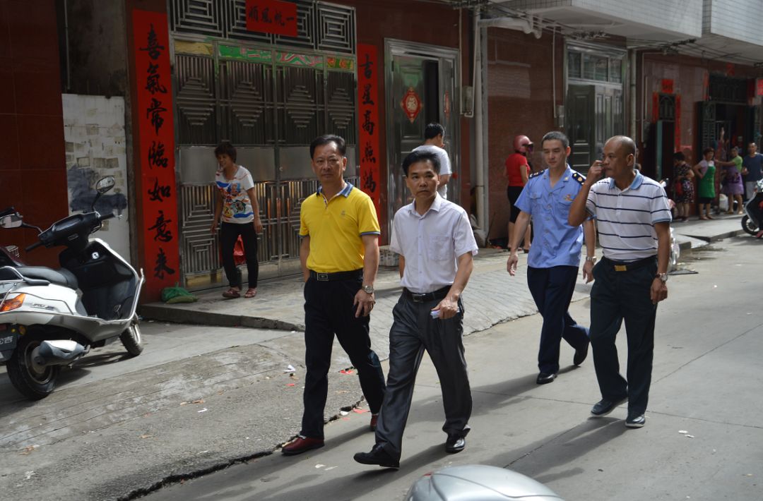 动真格!廉江多部门联合整治城北市场及周边环境