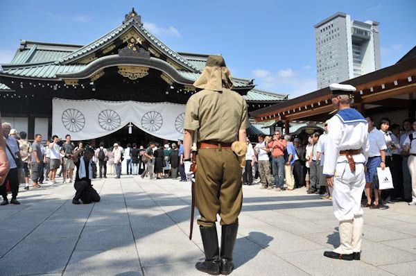 靖国神社疑遭泼墨图片