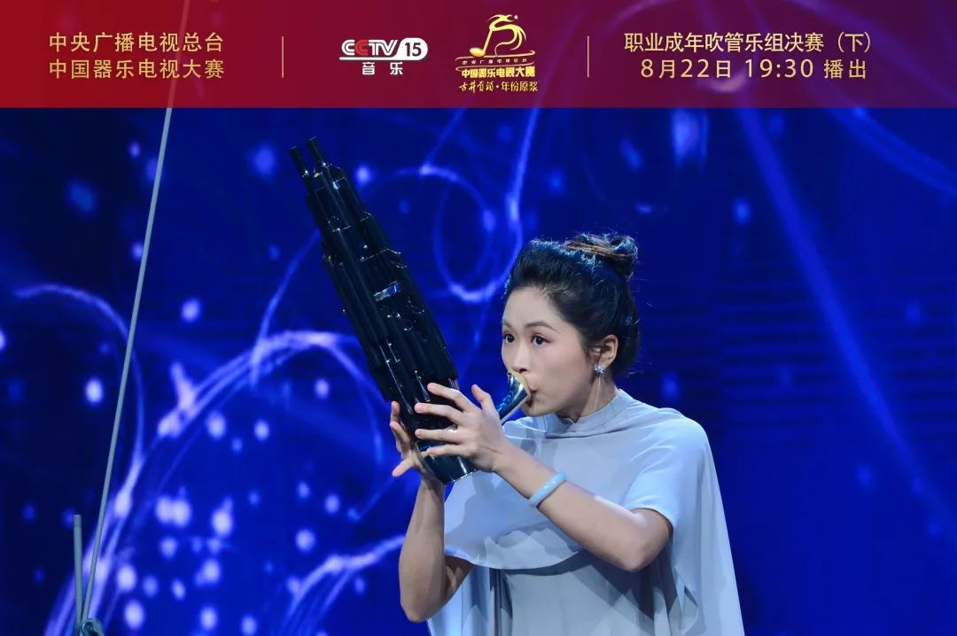 高雅冯苗苗张辉王小妹王向阳黄哲"竹笛组"的黄哲在吹奏《梦竹》时全程