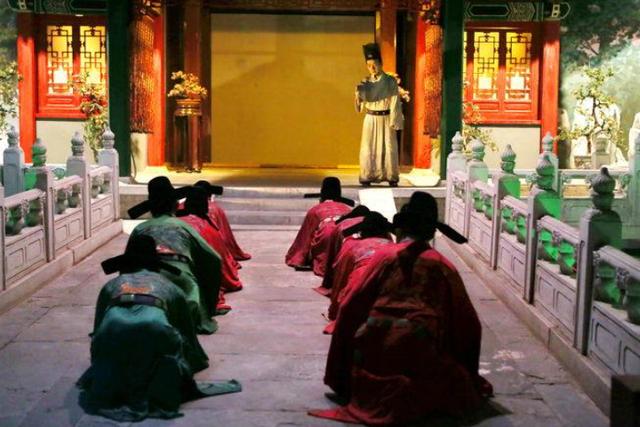 朱元璋驱除鞑虏创建了明王朝,但跪拜的模式同样被明太祖所接受(朱元璋