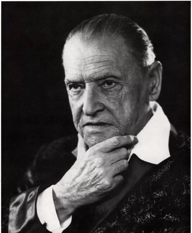 040毛姆英国作家毛姆80岁时曾收到一位女读者的来信,此信写得很有趣