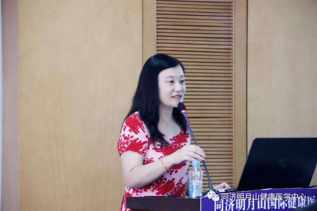 上海东方卫视营养专家吴萍博士在医学中心开设讲座