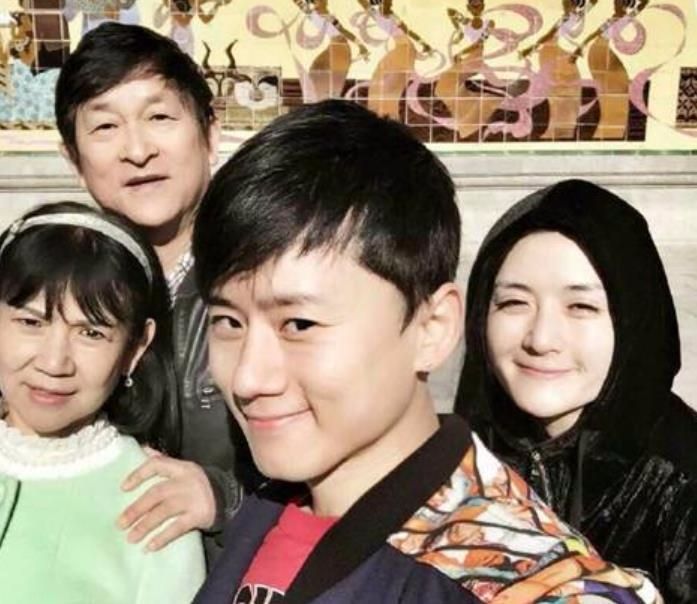原创38岁谢娜父亲曝光原来是我们熟悉的他难怪张杰要跟她结婚