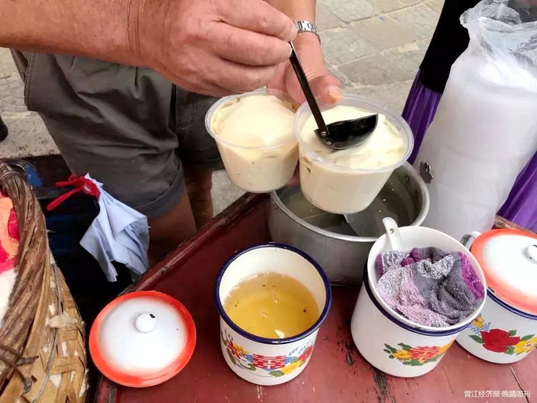 安海的这碗古早豆花这么多年了他还做着