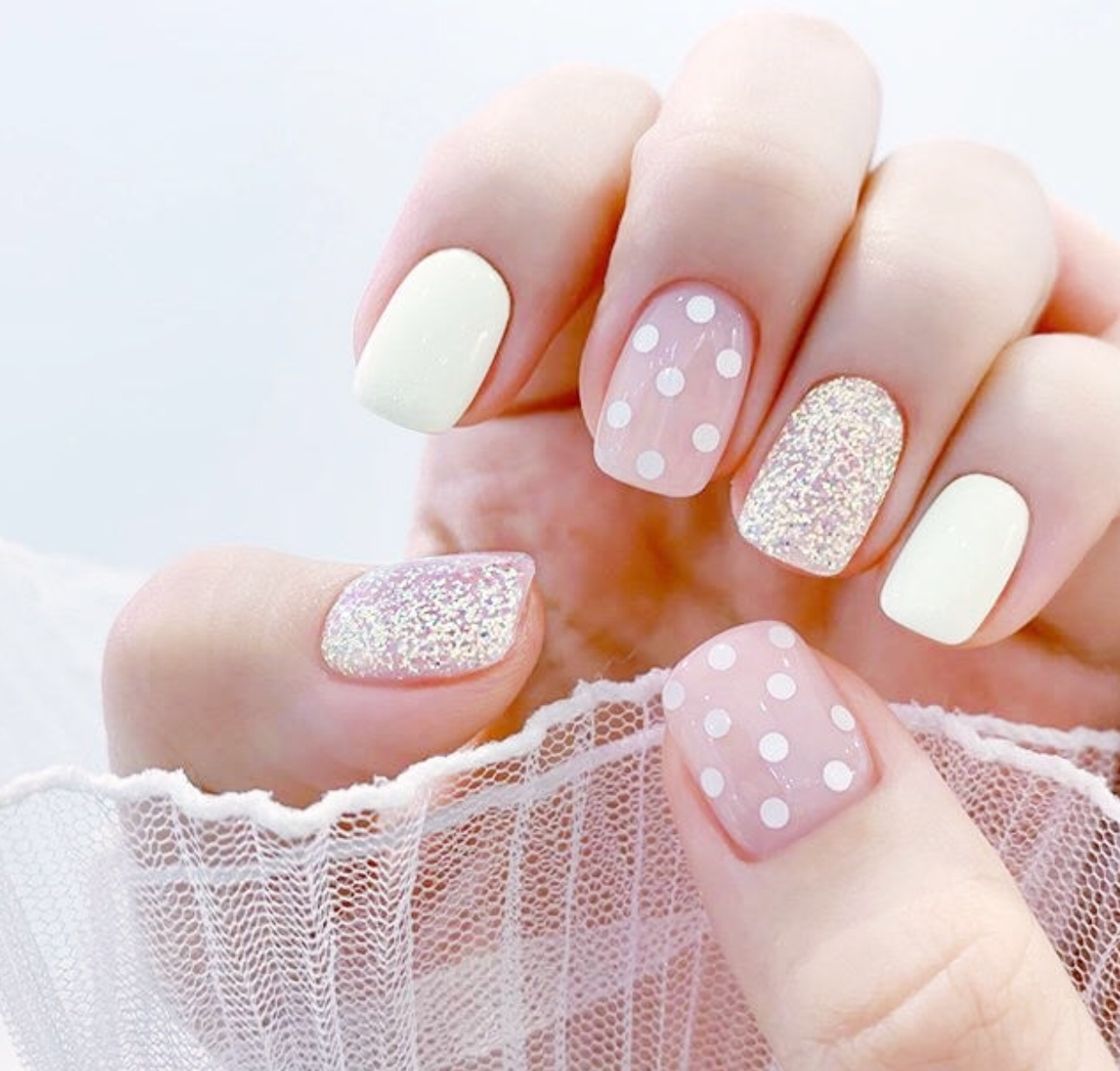 波点美甲俏皮又复古,和秋天很搭哦