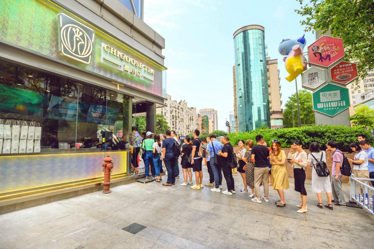 蒙牛跨界杀入奶茶界南小贝为何受到热捧