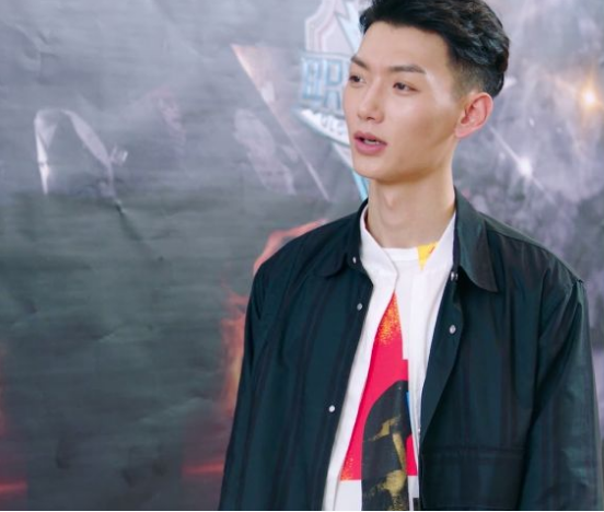 原创全职高手伍晨比赛作弊谁给他报信坏事做尽的他成嫌疑对象