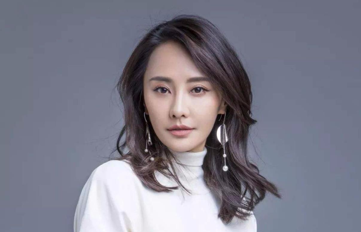 马雅舒为这个老外生下了一个漂亮的混血女儿,还生下了一个非常帅气的