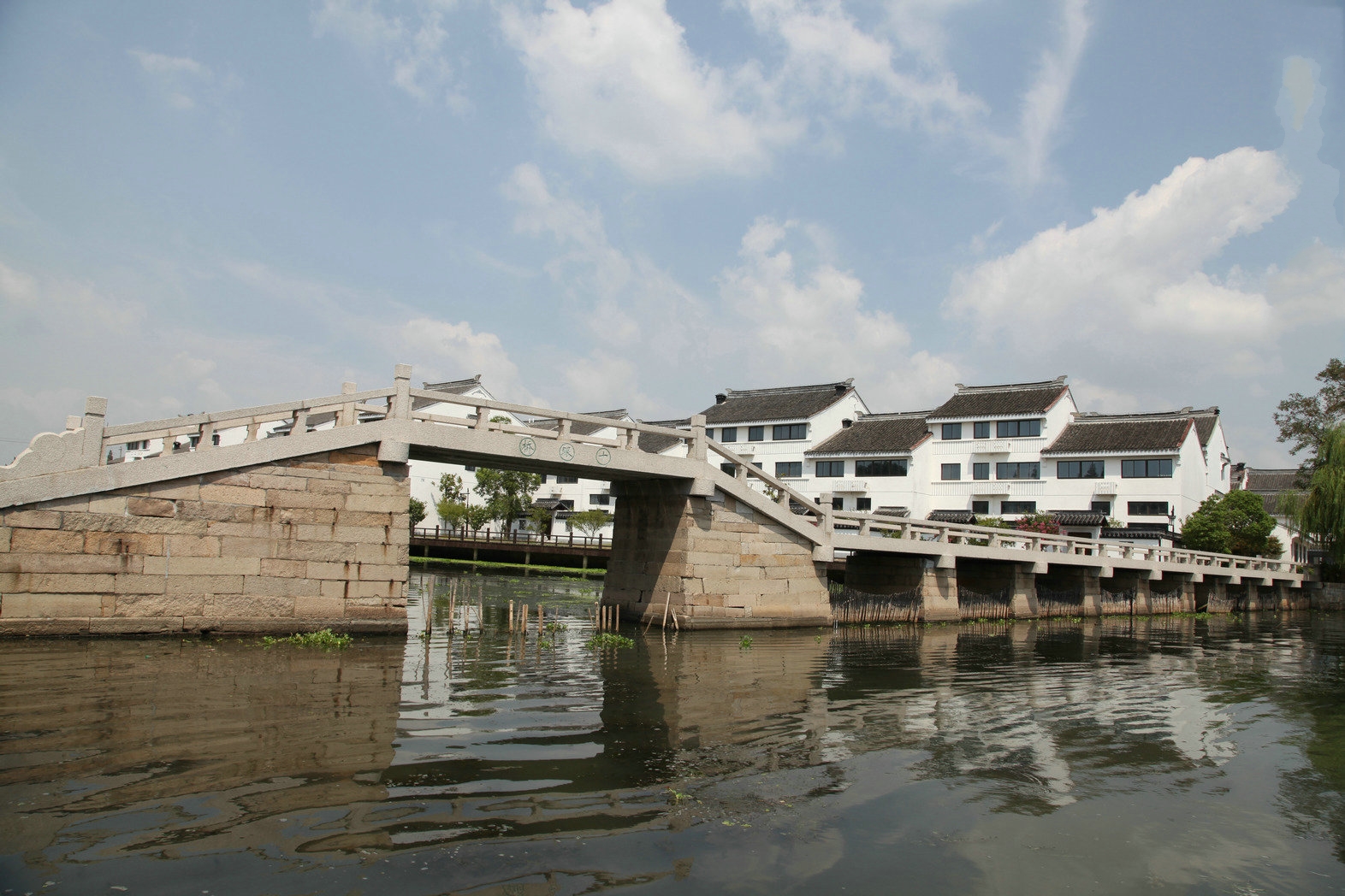 原创江苏一座名气很低的古镇,是江苏南大门,获中国历史文化名镇荣誉