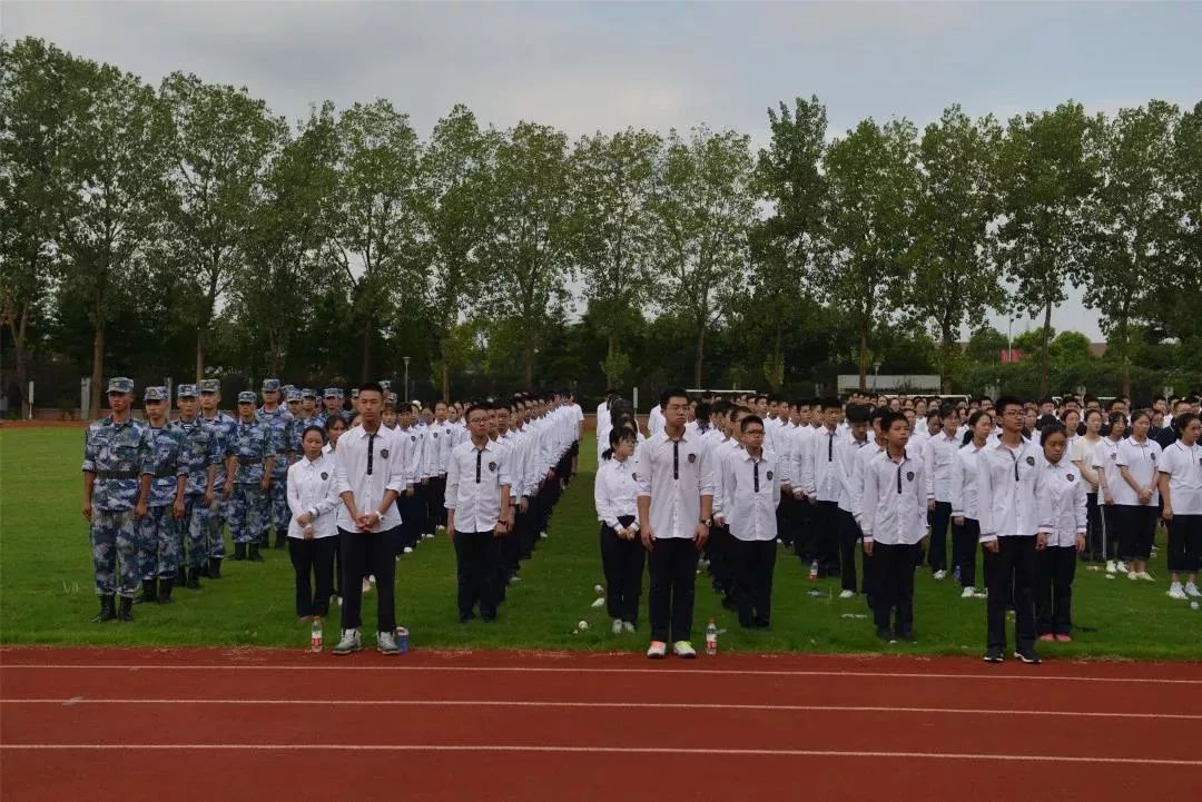 鎮海職教中心8月19日上午,鎮海區職業教育中心學校2019級新生軍訓開營