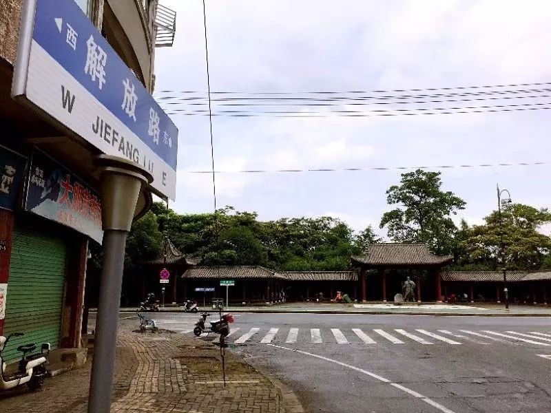 瑞金解放路的"前世今生":江西赣州瑞金解放路,之前未有名称,此路有个