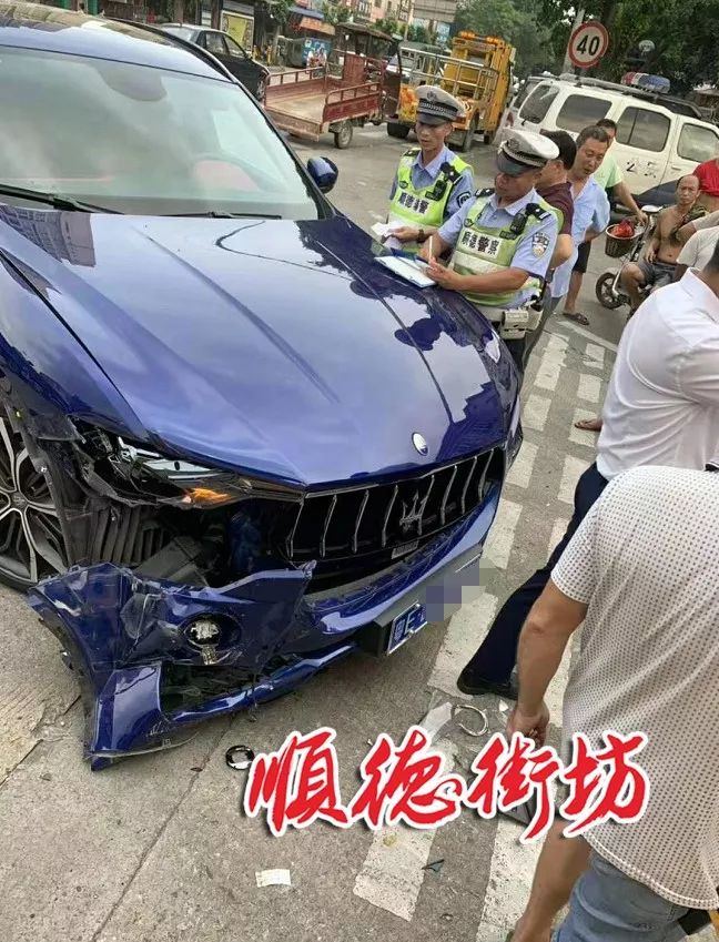 顺德玛莎拉蒂豪车被撞爆车头肇事司机当场吓哭