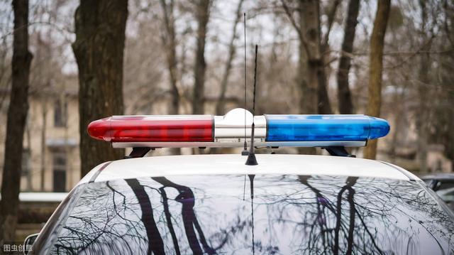国家规定安装红蓝警灯,一定要在当地有关部门申请警灯使用证及办理