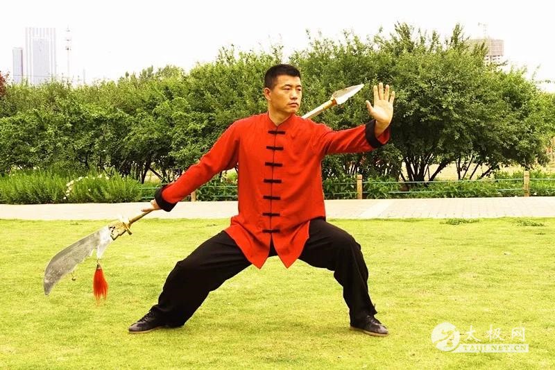 培训内容:陈氏春秋大刀班培训费用:2580元主教练:黄刚助理教练:张东武