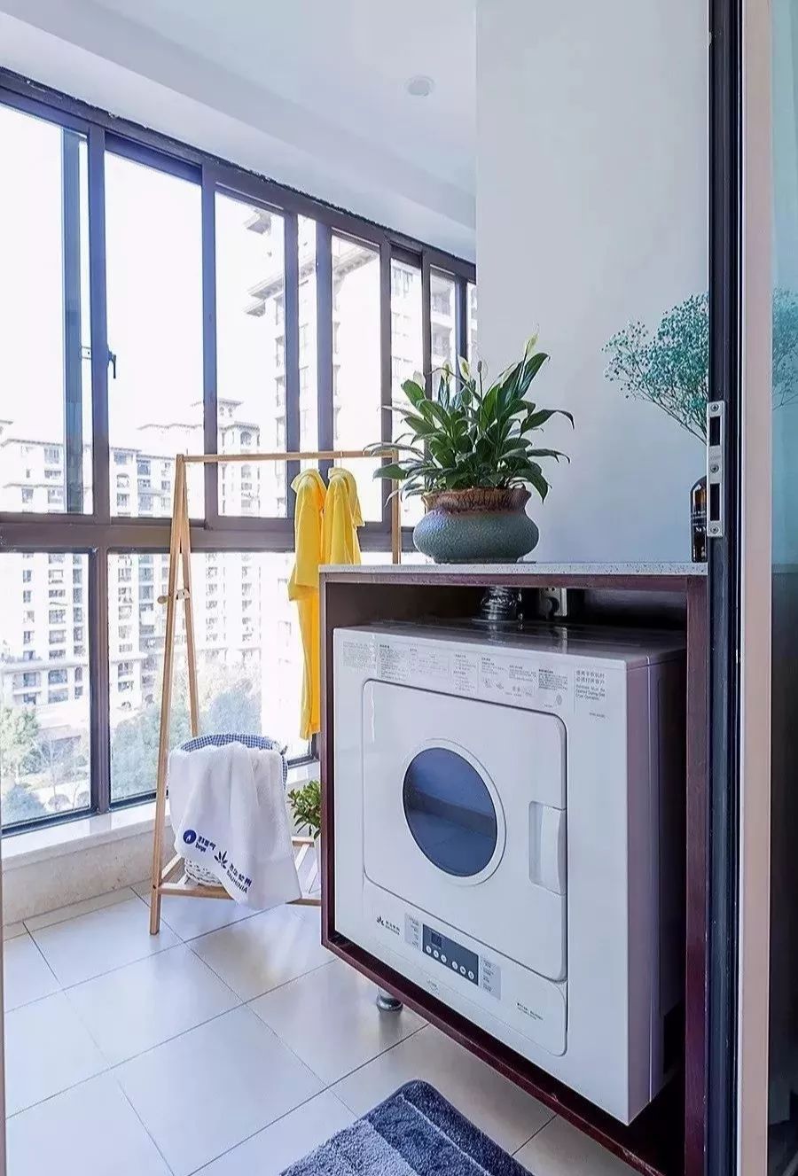 阳台空间不够晒衣服来看看这些巧妙的晾晒设计