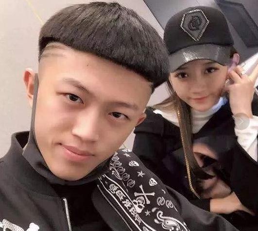 原创小伊伊得罪辛巴一夜掉粉十万伽柏喊话牌牌琦你媳妇也会被封