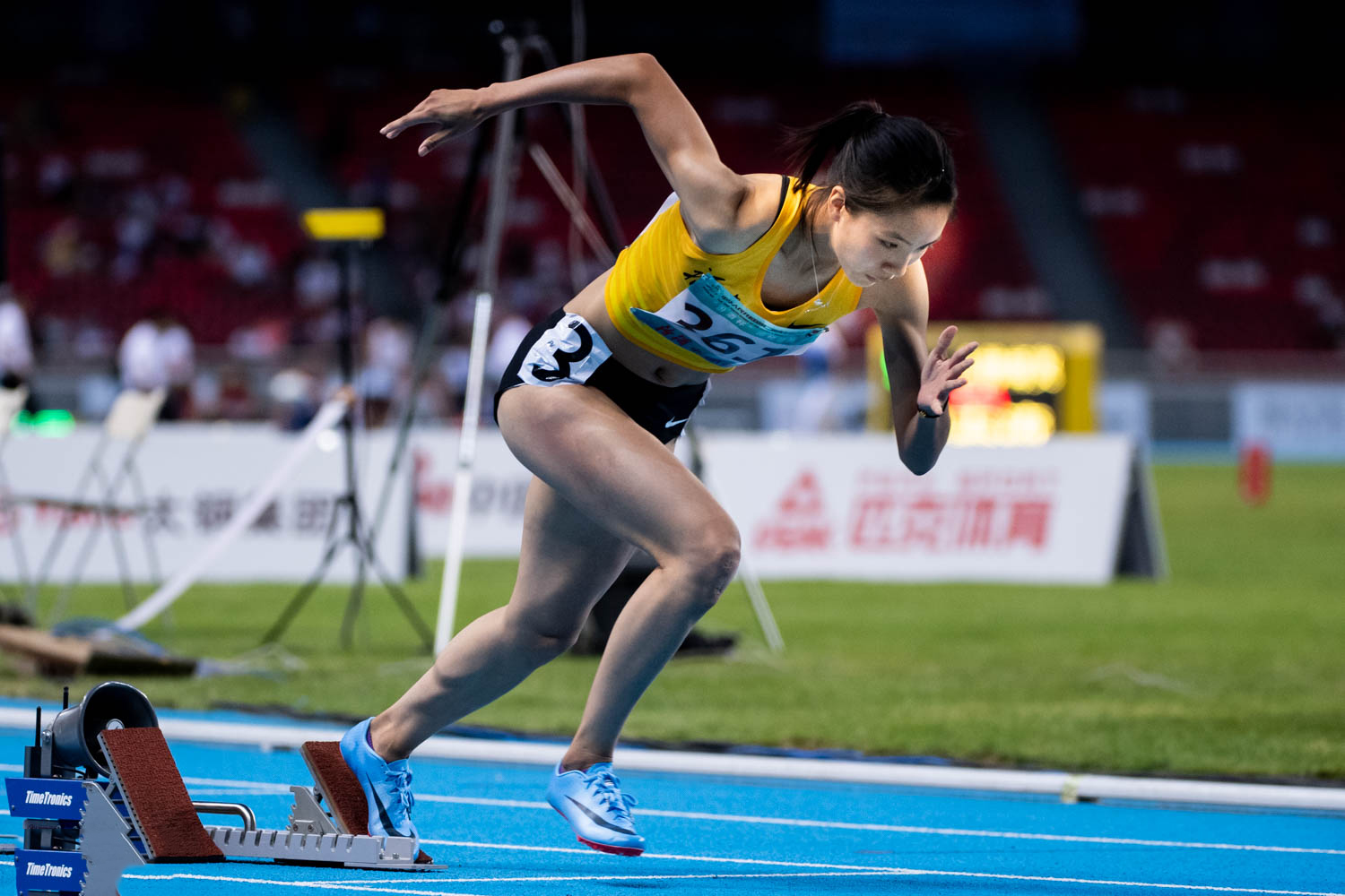 原创人如其名美女运动员惊艳田径赛场长得漂亮跑得还快