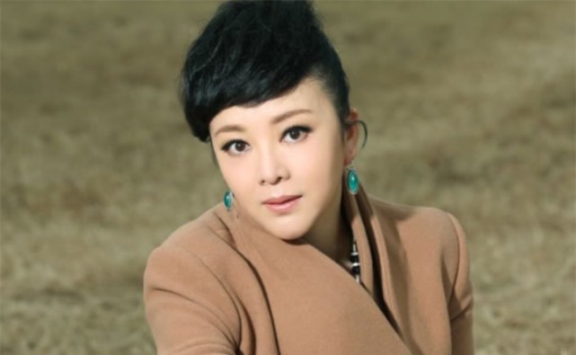 出演妲己因"漂亮"遭停播,后嫁喜来乐,今50岁像少女?_梁丽