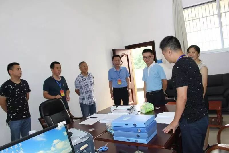 廉洁湘潭韶山市纪委书记看望巡察干部问难点解问题