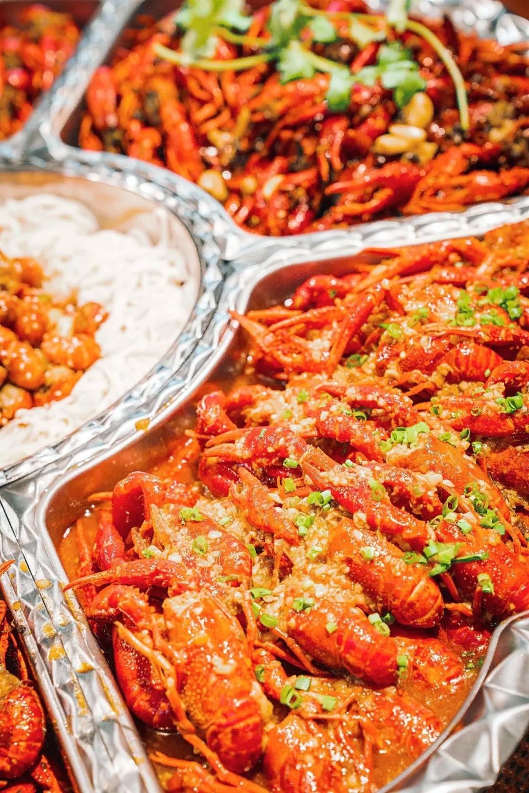 "文和友招牌虾",虾肉结实弹牙.紫苏味超级浓郁,瞬间充满整个口腔!