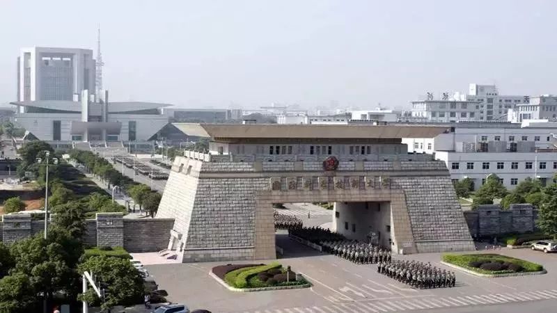 湘区旧址等湖湘文化,红色基因而闻名;因沙坪湘绣,潮宗古街,时务学堂