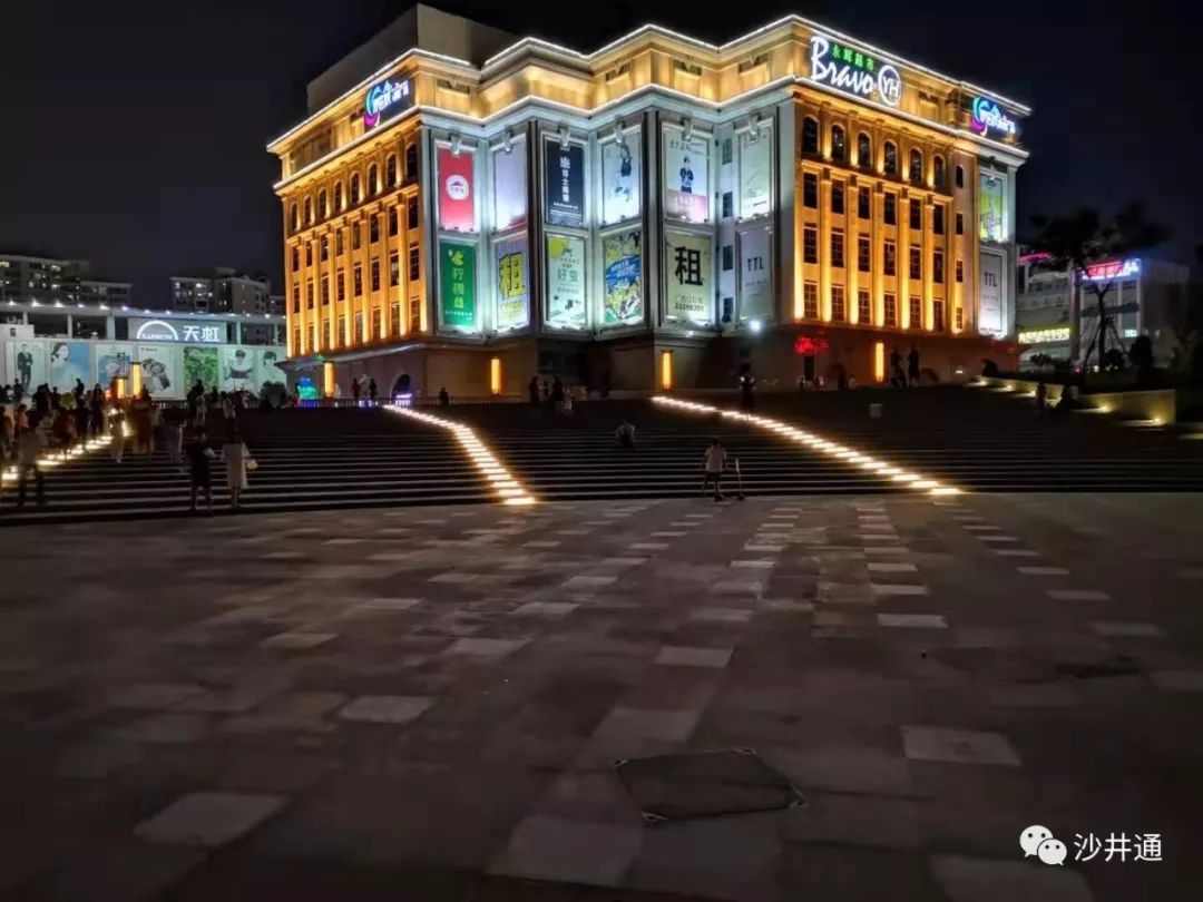 夜景超美新桥市民广场今晚挤爆了