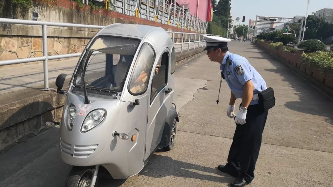 带棚鑫福残疾车图片图片