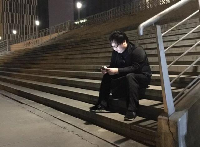 ti9现场玩家求婚大喂狗粮之后却在后台吵架男生独自离开