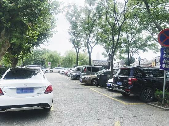 书圣故里石家池沿停车场没有大巴停车位建议:闲置地块用起来 集散中心