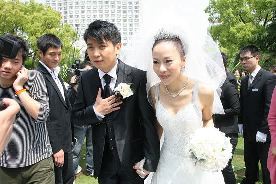 保劍鋒50歲老婆近照曝光,結婚十年變化太大,4歲兒子帥氣可愛_何珈好