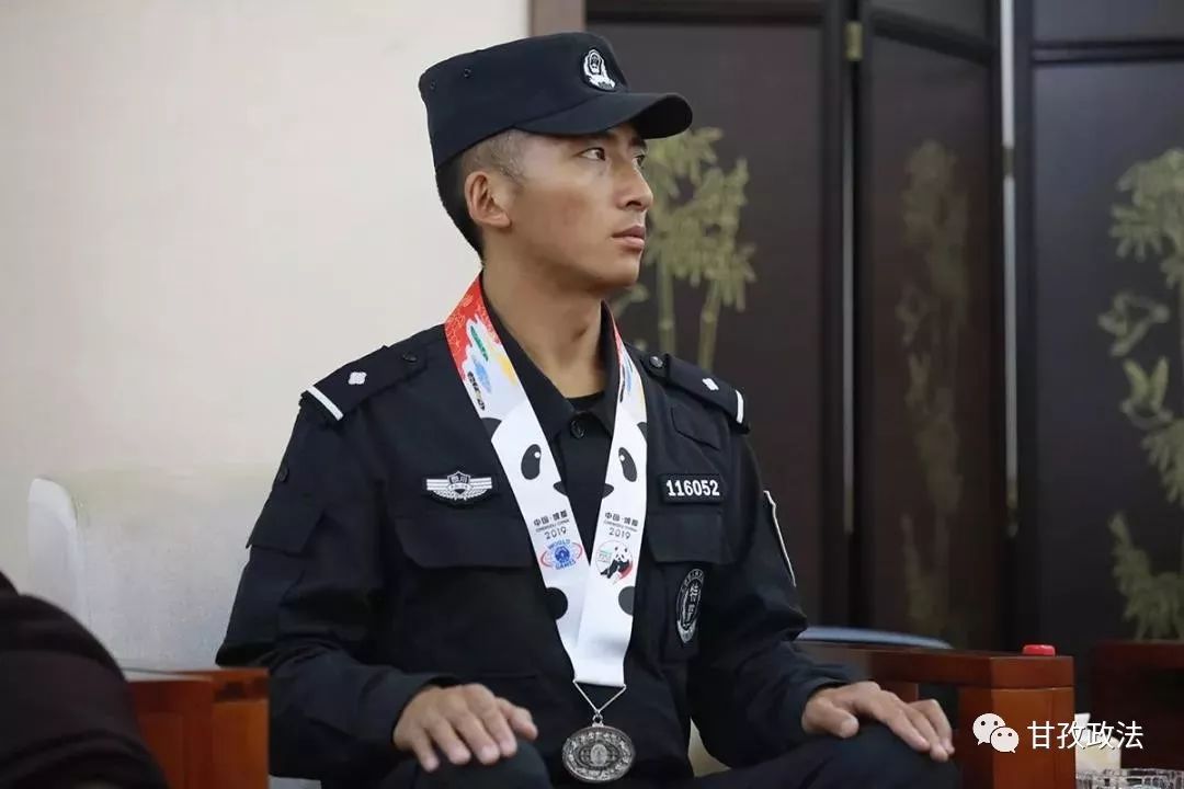 附视频热烈祝贺州委书记州长接见载誉而归的甘孜特警