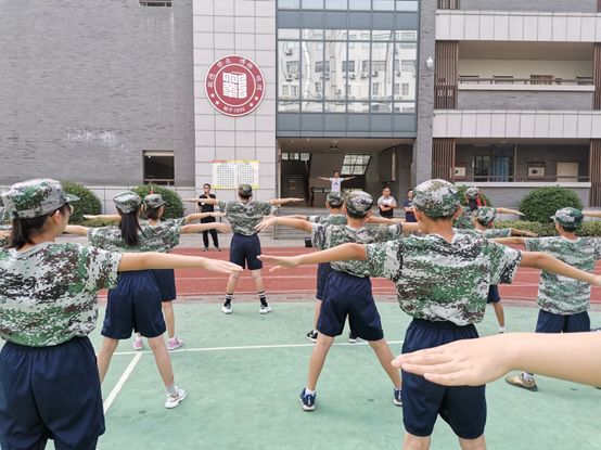 磨炼顽强意志激扬青春风采中华中学2019级新生军训纪实