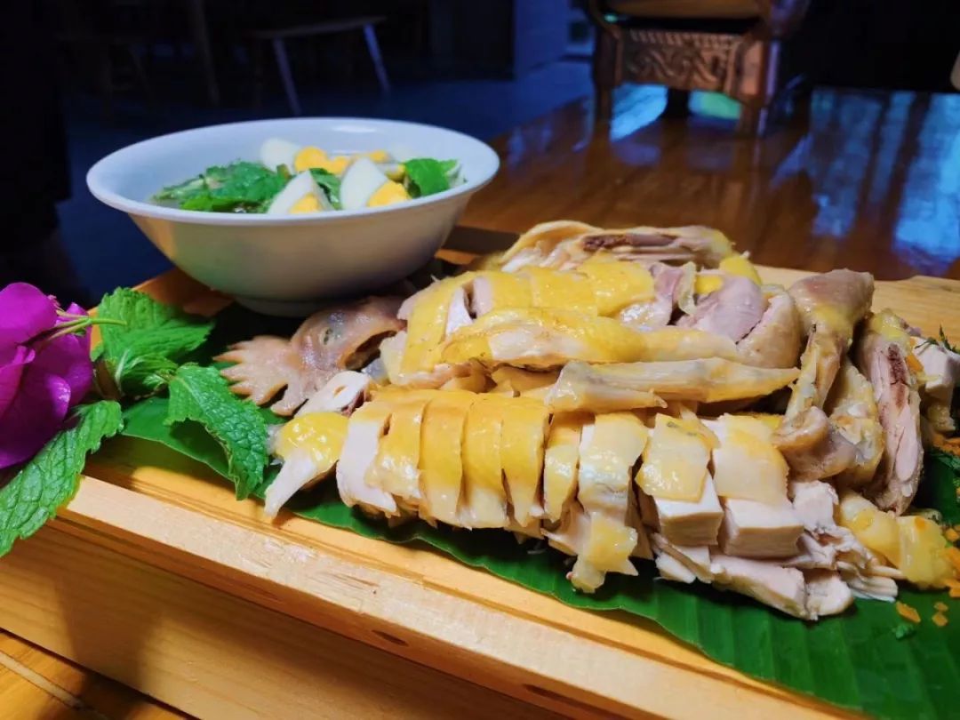 边吃边跳竹竿舞,这才是民族地区吃饭该有的亚子~_瑶家