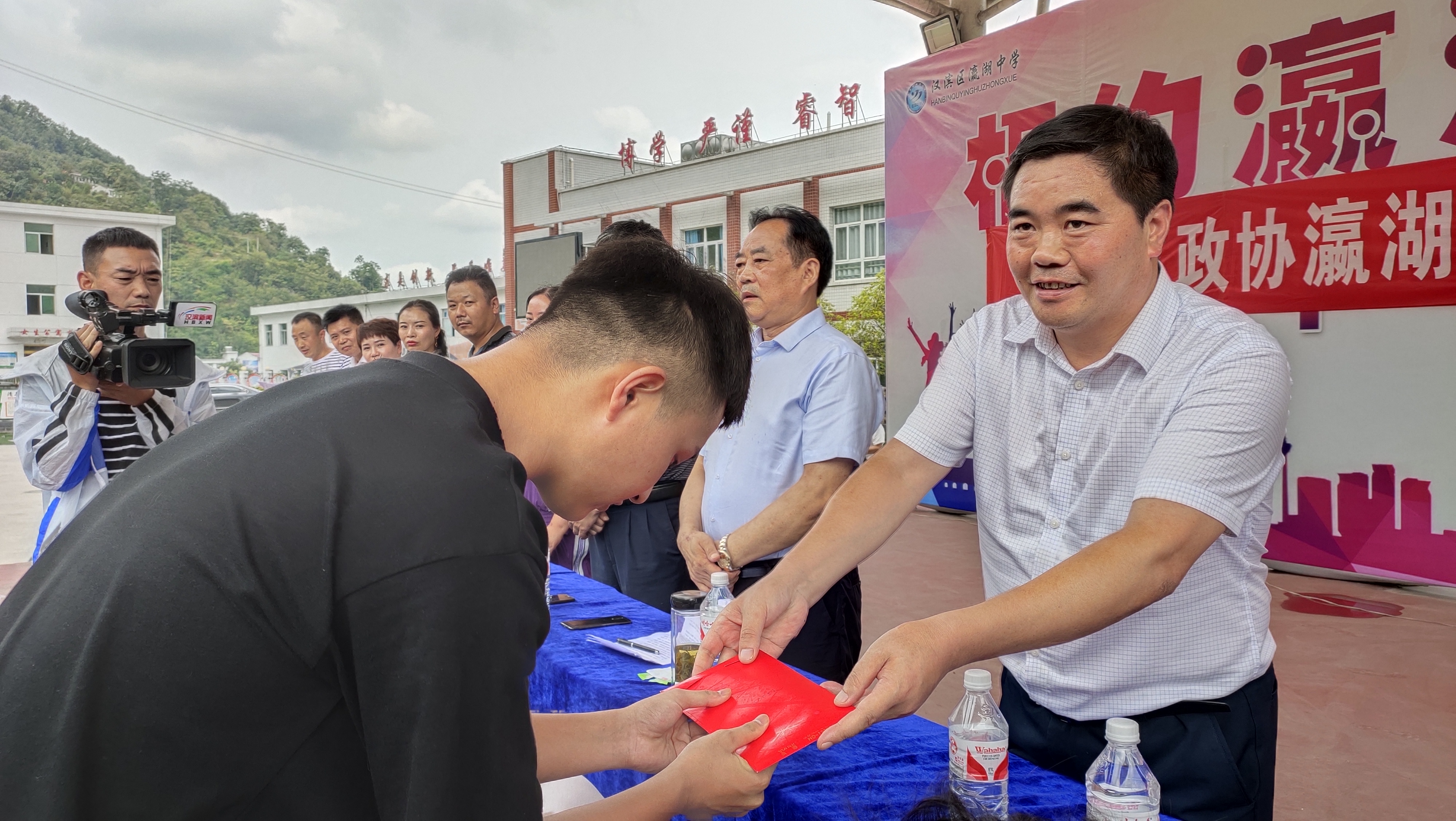 漢濱瀛湖片區政協委員資助貧困大學生 慰問困難群眾 助