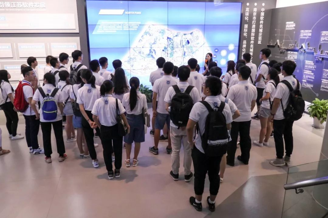 齐齐感谢陈国良院士中外40余所高校的学子在南邮结业了