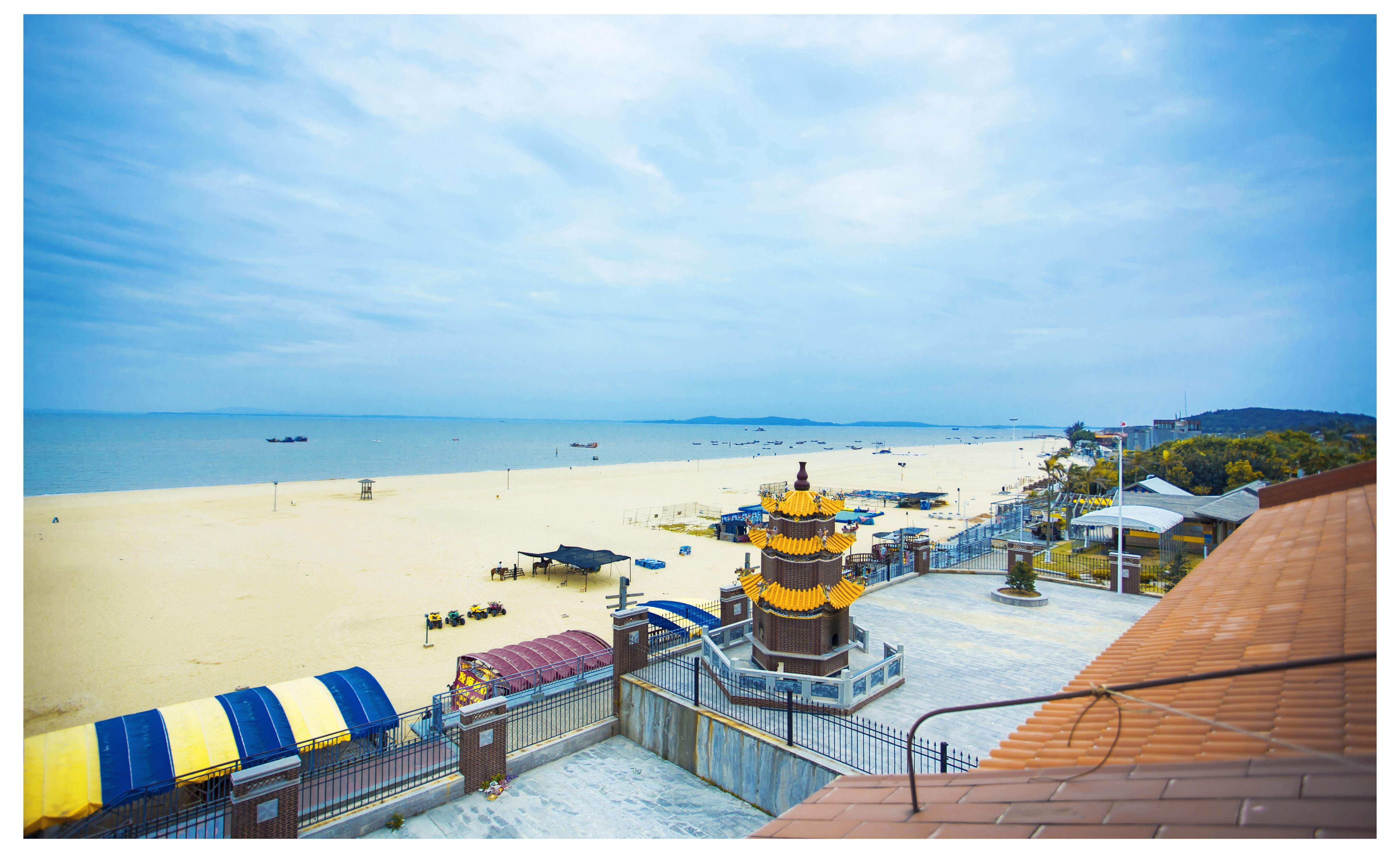 为美丽海滩 贡献一份力量这片蓝天绿水黄沙滩一起守护让我们行动起来