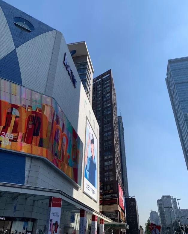 再到后来ifs,群光百货,银石广场,太古里等购物中心的开业,"第一城"的