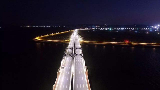 得出东海岸的房屋空置率高的结论,戏称东海岸为"鬼城",这种结论又是否