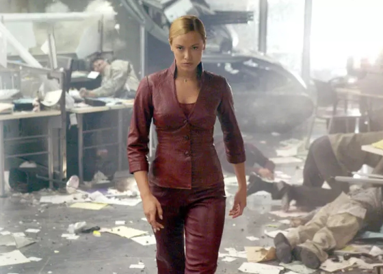 虽然影片亮点不多,克里斯塔娜·洛肯饰演的女终结者t-x还是给这部电影